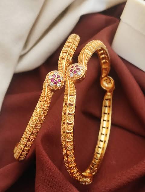 Mahila Bangles craftsmanship